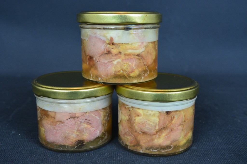 Мясо шейки свиной в собственном соку