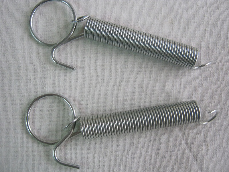 Замок пружинный для клетки кролиководства